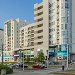 Elegant Apartment With Parking Close To Metro Station By Noclegi Renters