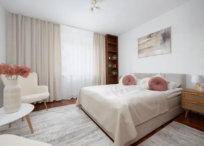 Elegant Apartment With Parking Close To Metro Station By Noclegi Renters