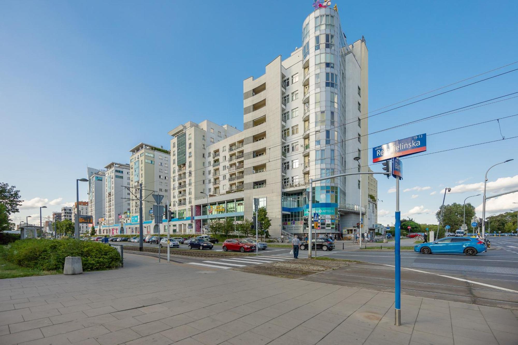 Elegant With Parking Close To Metro Station By Renters * Warszawa