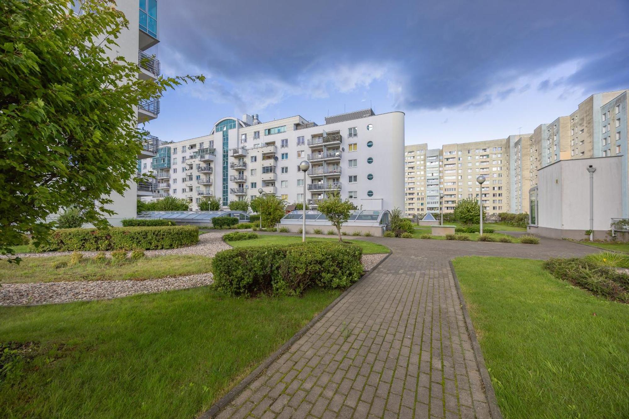 Elegant With Parking Close To Metro Station By Renters