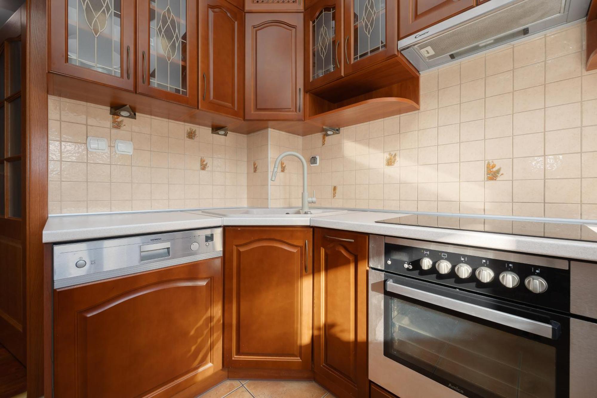 Elegant With Parking Close To Metro Station By Renters Apartament