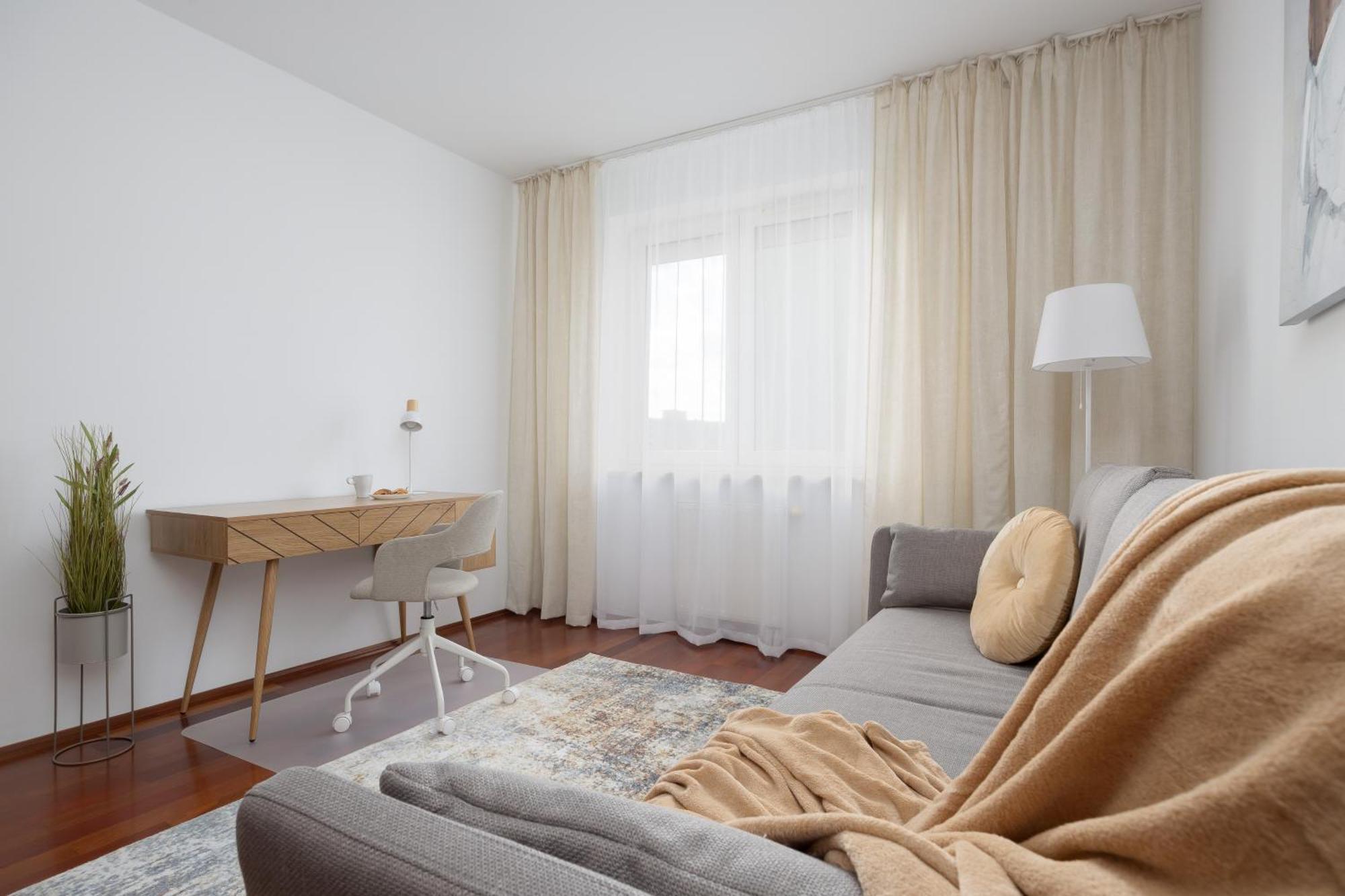 Elegant With Parking Close To Metro Station By Renters Apartament