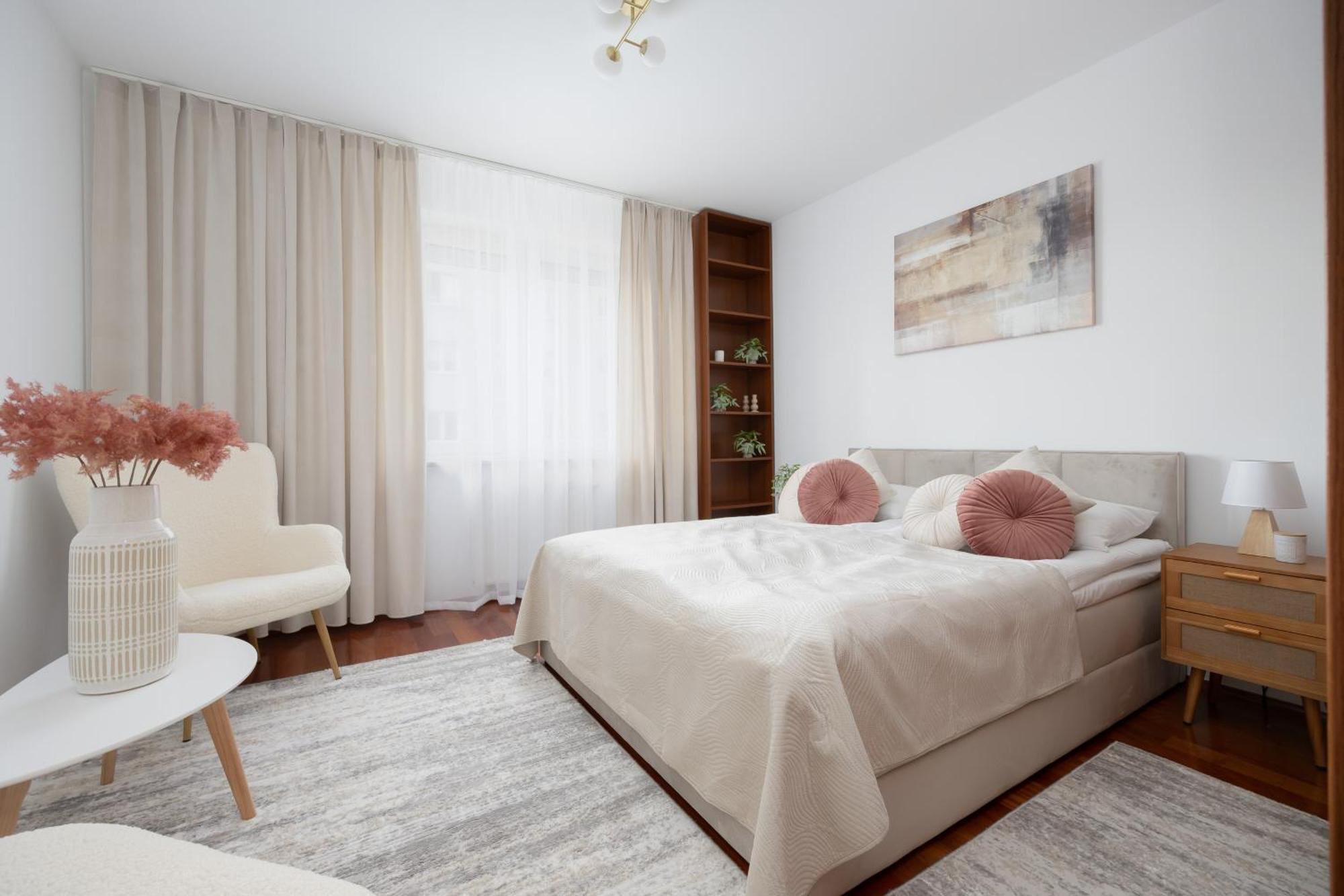 Elegant With Parking Close To Metro Station By Renters