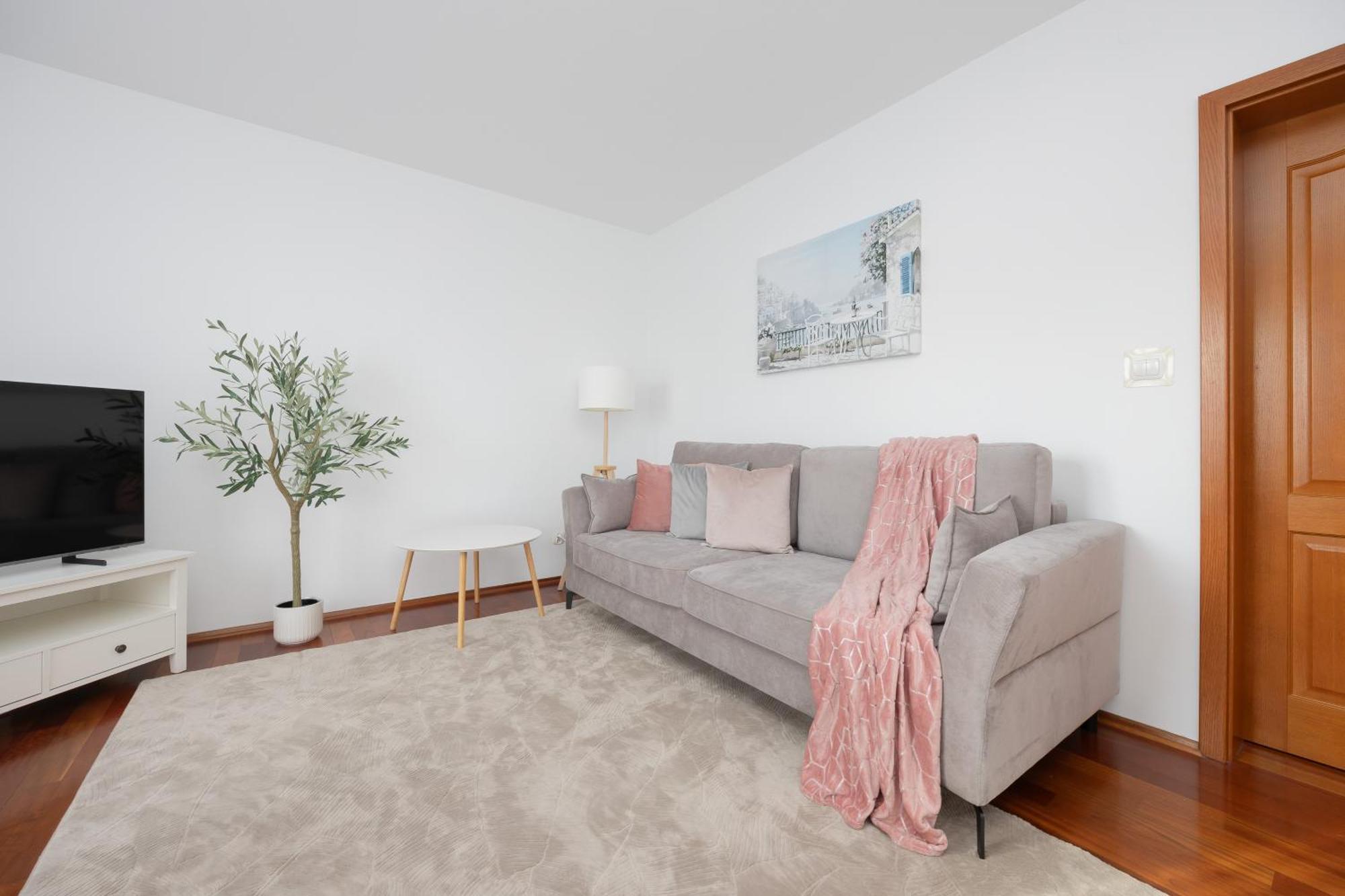 Apartament Elegant With Parking Close To Metro Station By Renters *