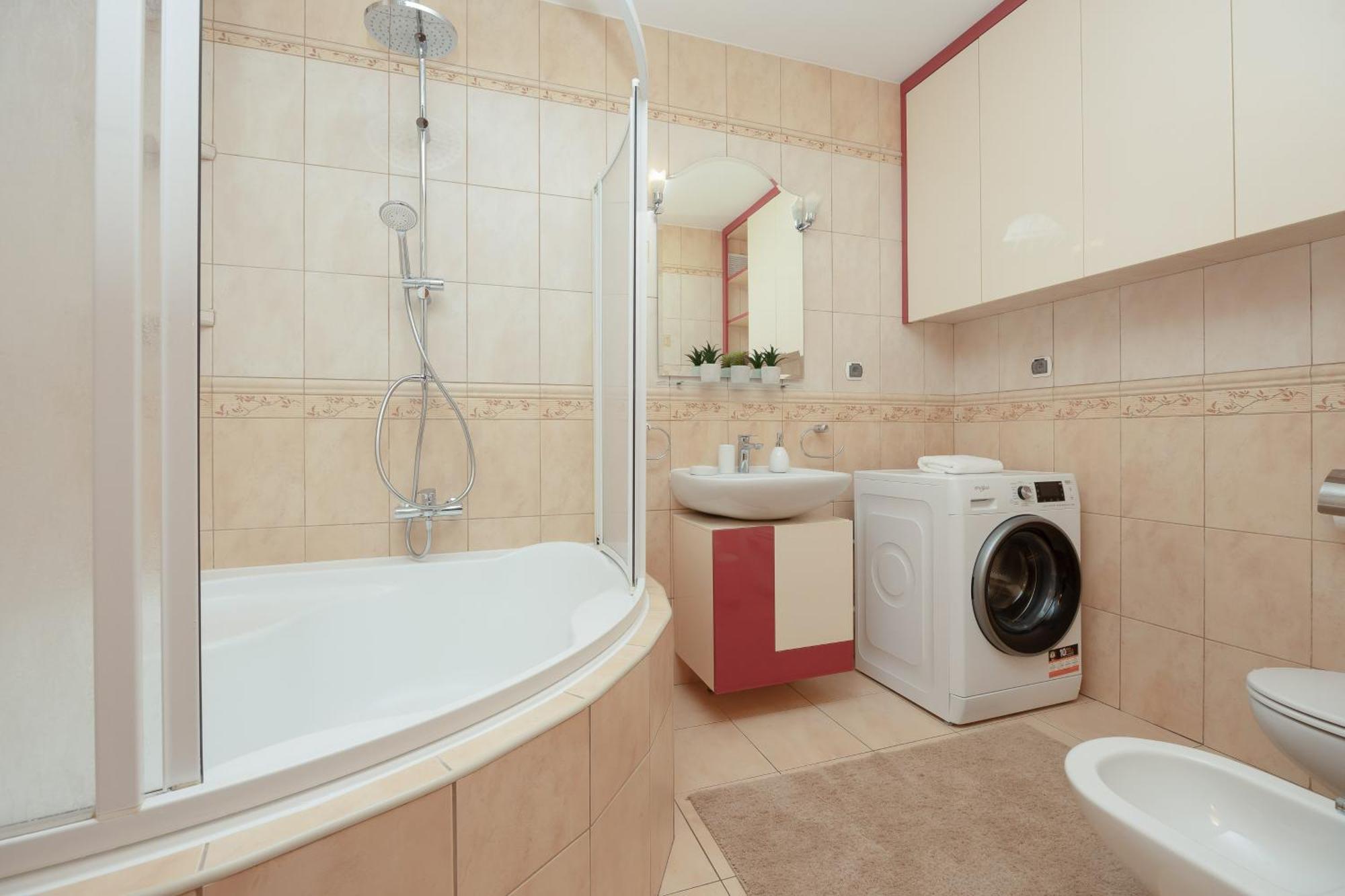 Elegant With Parking Close To Metro Station By Renters Apartament Warszawa