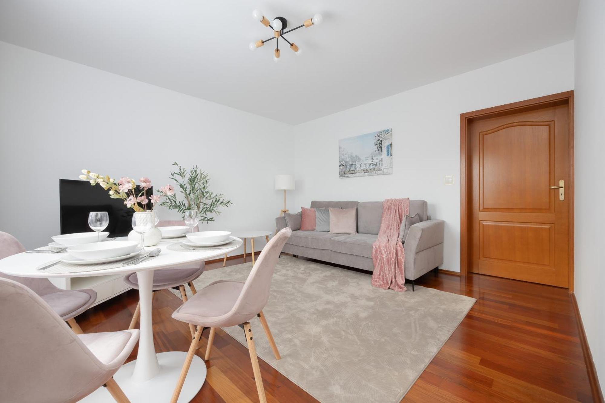Elegant With Parking Close To Metro Station By Renters