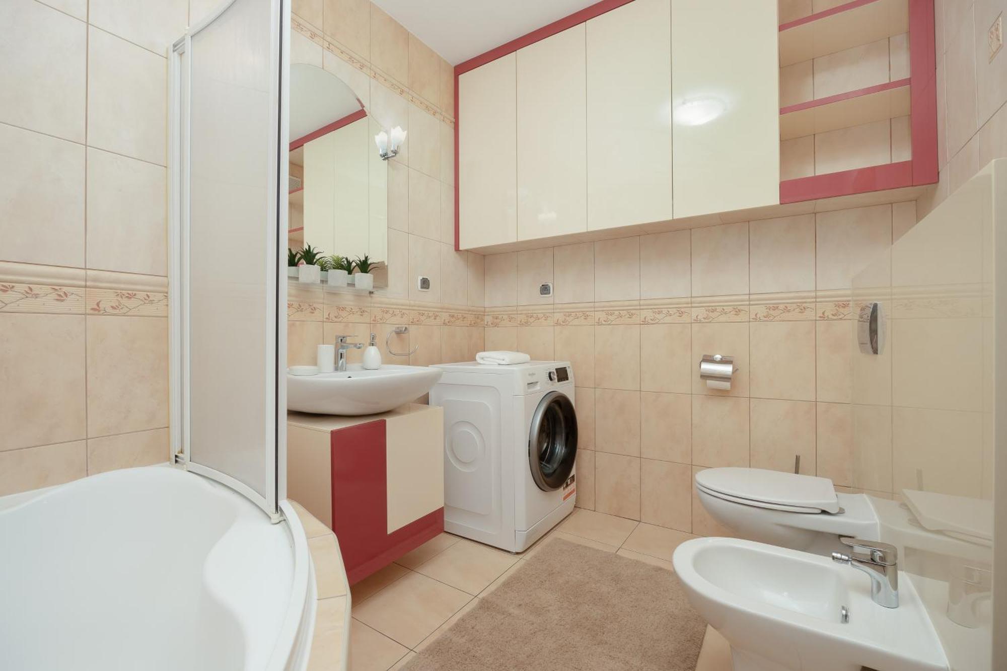 Butas Elegant With Parking Close To Metro Station By Renters Warsaw