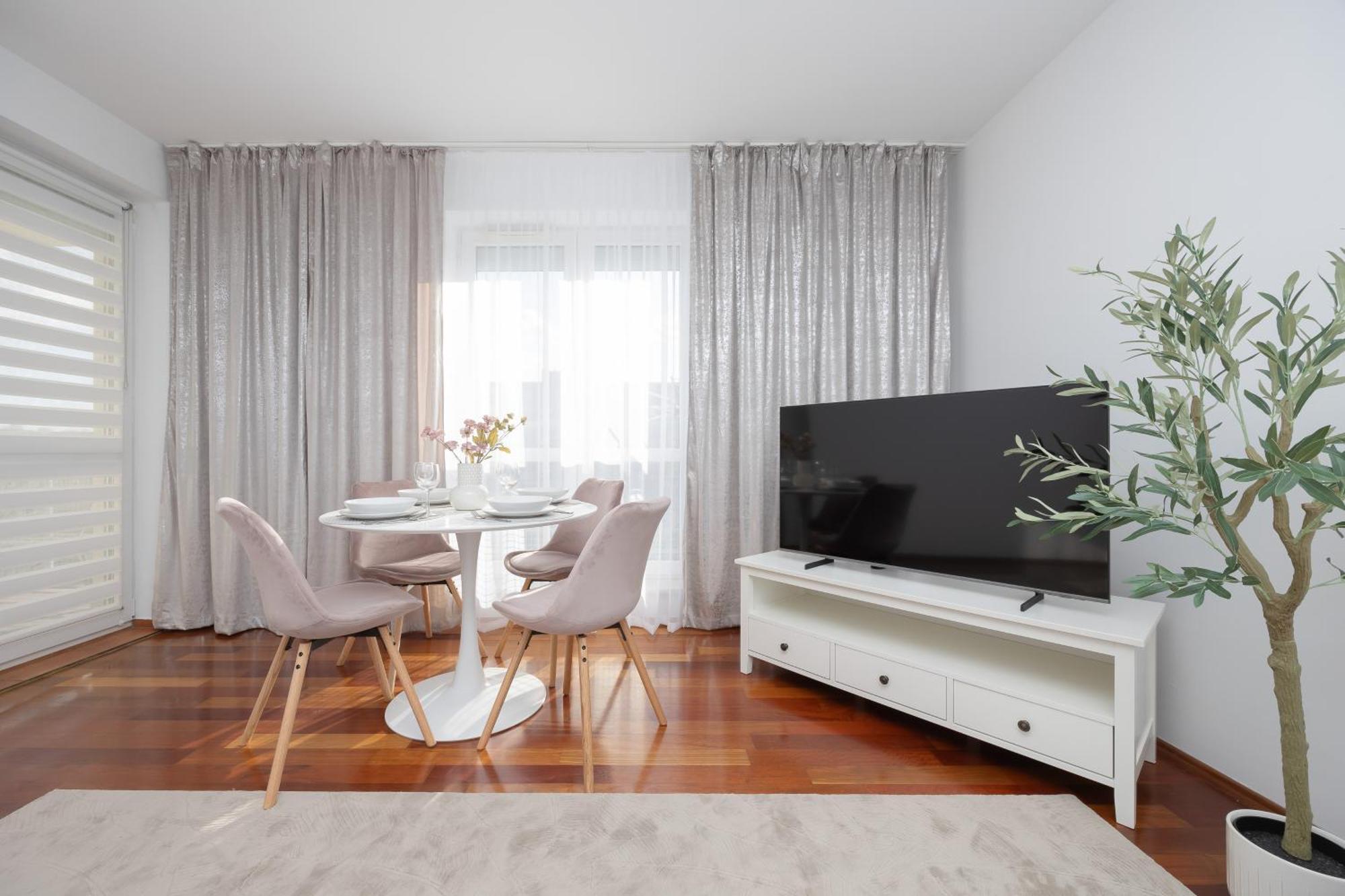 Elegant With Parking Close To Metro Station By Renters Warsaw