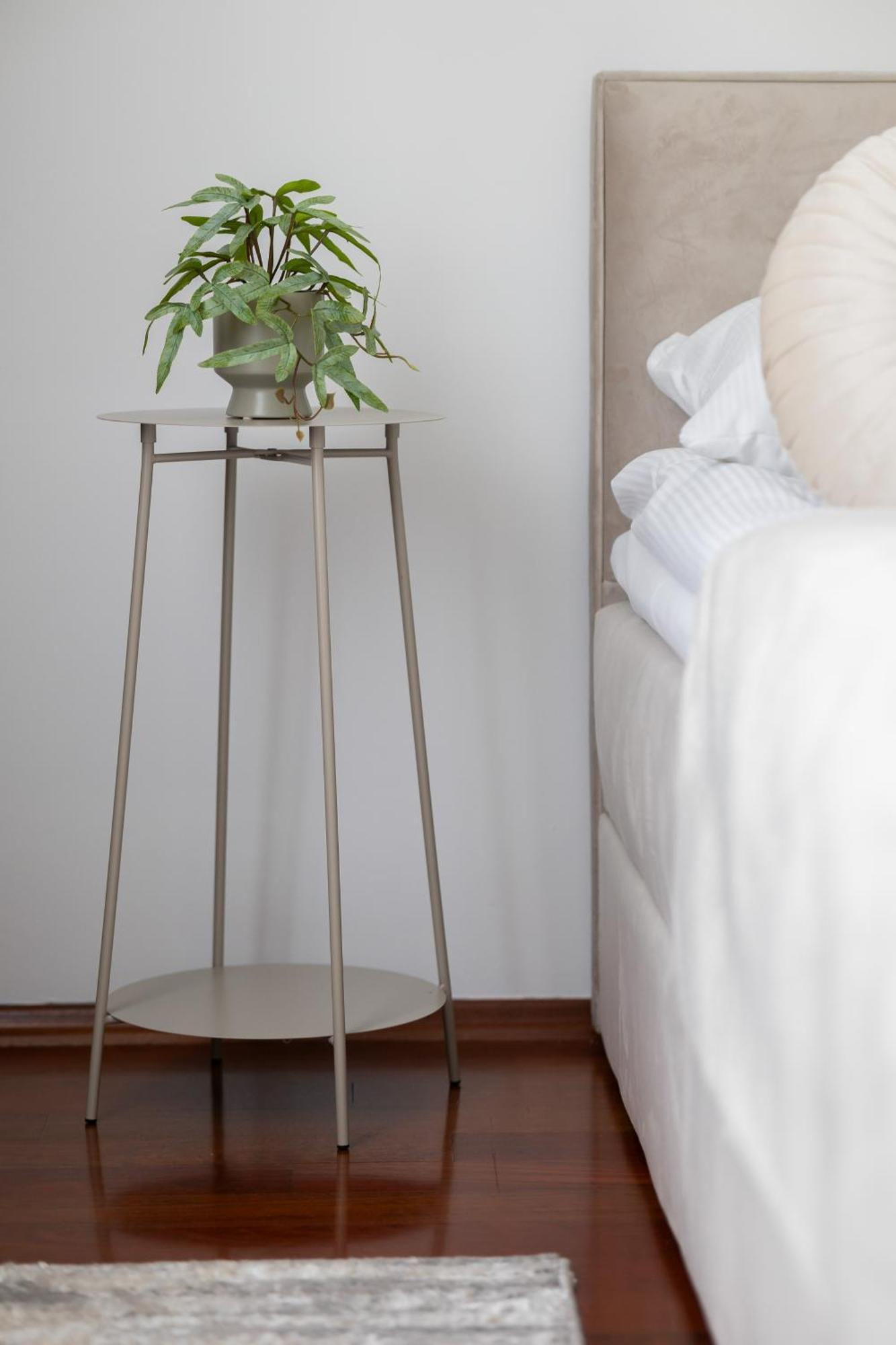Elegant With Parking Close To Metro Station By Renters