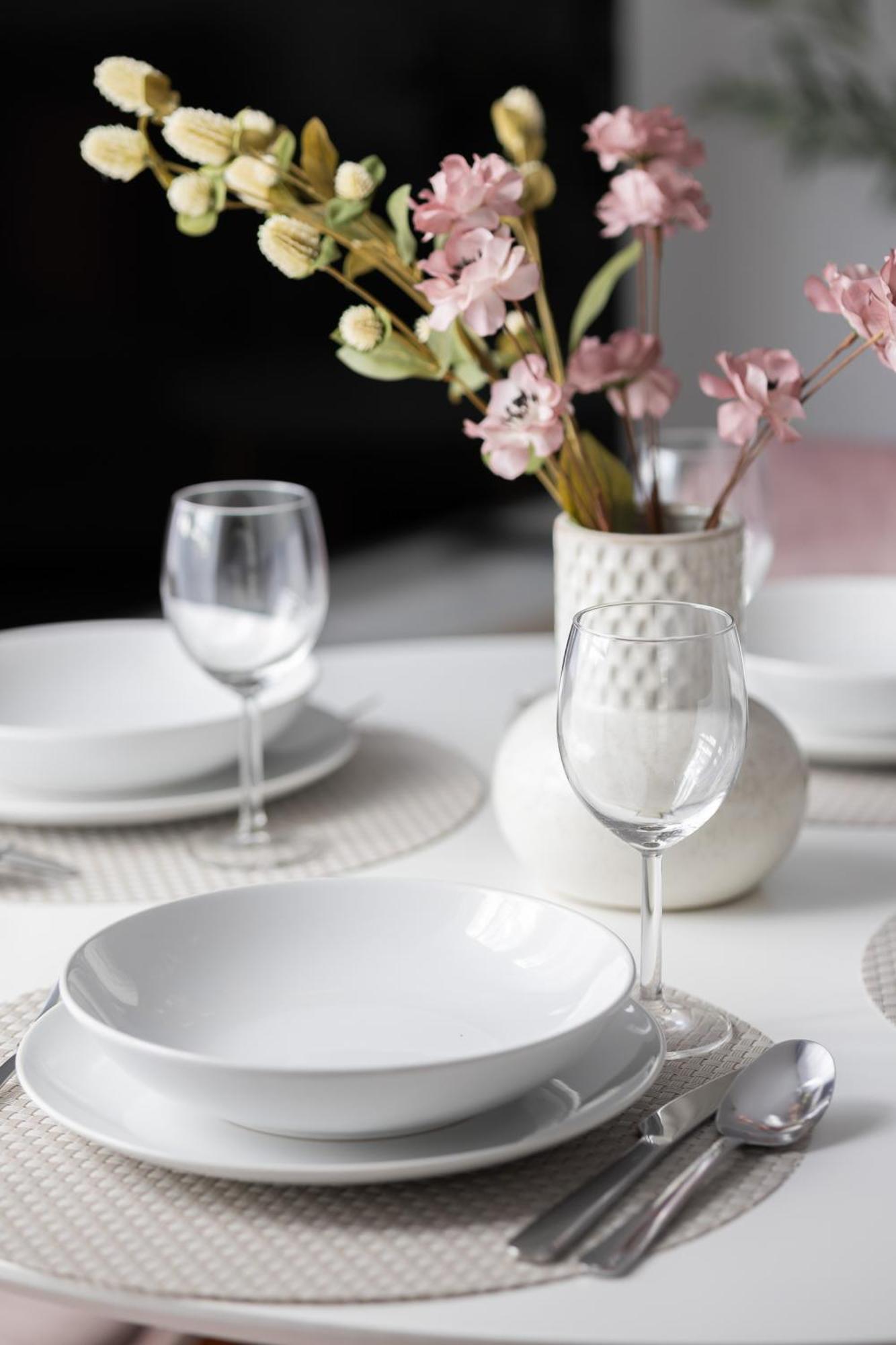 Elegant With Parking Close To Metro Station By Renters * Warszawa